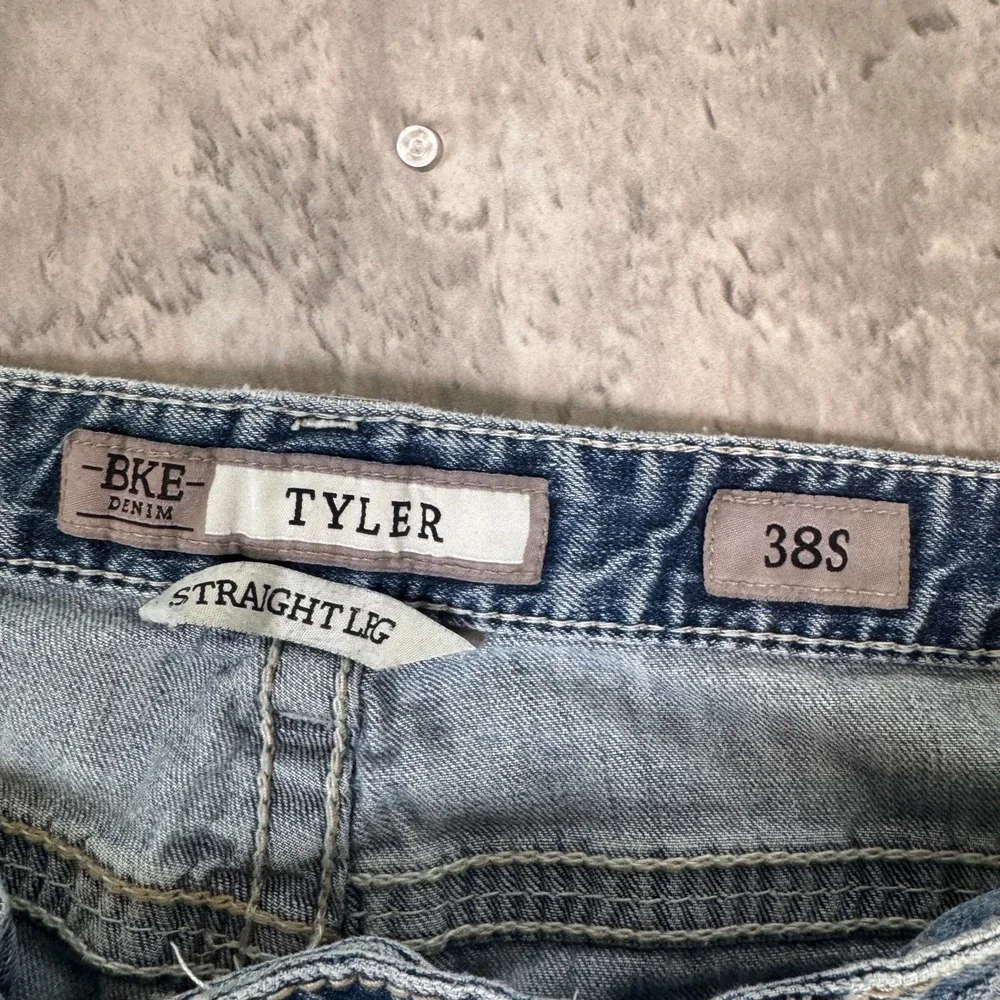 BKE Tyler Mens Jeans Size 38S Straight Leg Stretch Denim Actual 38x28 Distressed